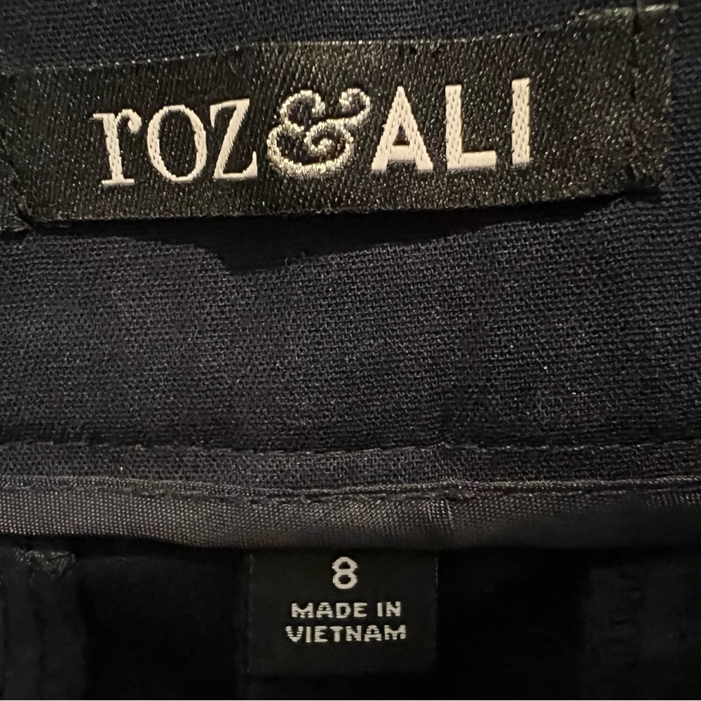 Roz & Ali black capri pants size 8 - Picture 2 of 6
